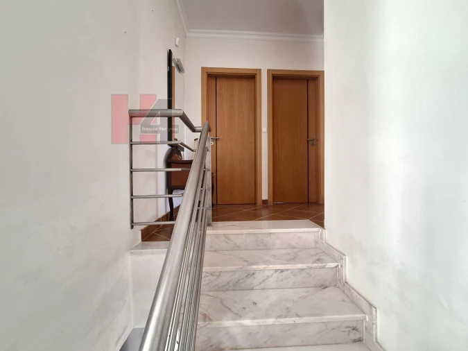 Moradia T4 para Venda em Assunção, Ajuda, Salvador e Santo Ildefonso Foto 17