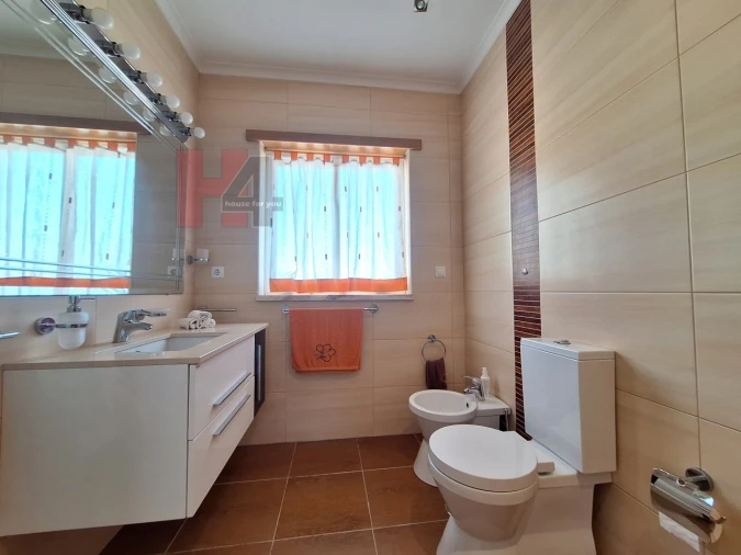 Moradia T4 para Venda em Assunção, Ajuda, Salvador e Santo Ildefonso Foto 23