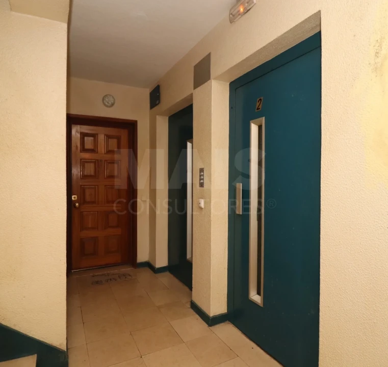 Apartamento T2 para Venda em Algueirão-Mem Martins Foto 2