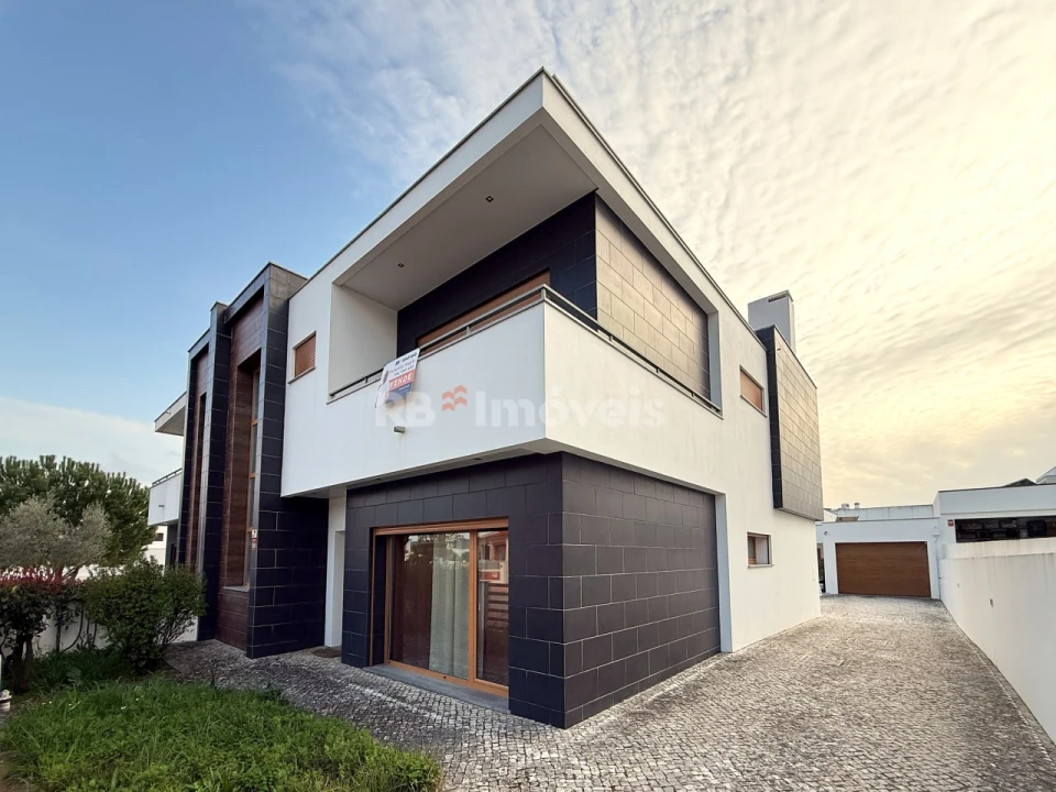 Moradia T4 para Venda em Nossa Sra de Fatima Foto 1