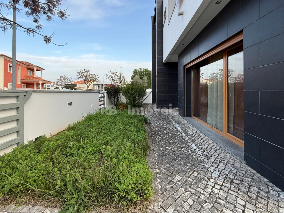 Moradia T4 para Venda em Nossa Sra de Fatima Foto 57