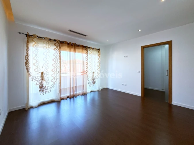 Moradia T4 para Venda em Nossa Sra de Fatima Foto 16