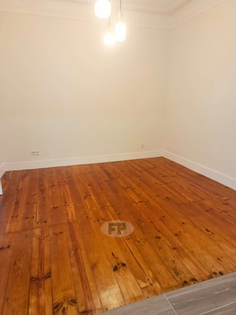 Apartamento T3 para Arrendamento em Penha de França