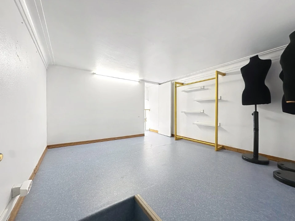 Loja para Arrendamento em São Domingos de Benfica Foto 7