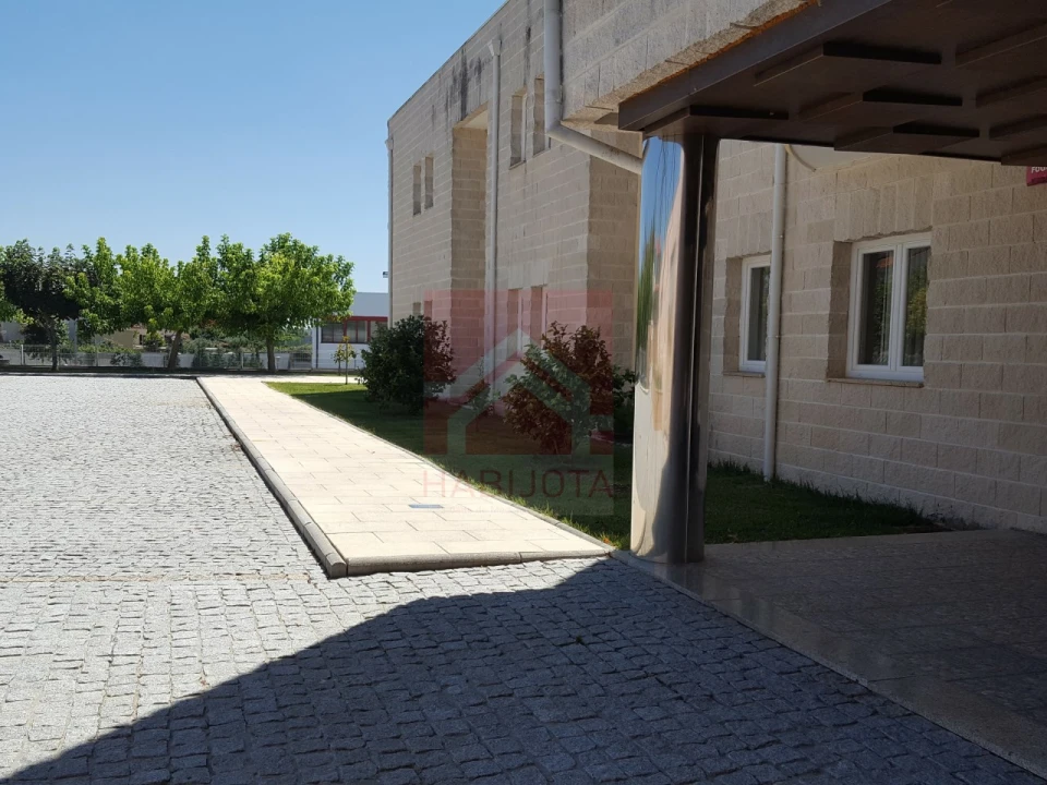 Prédio para Venda em Torre de D. Chama Foto 8