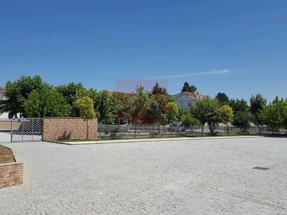 Prédio para Venda em Torre de D. Chama Foto 10