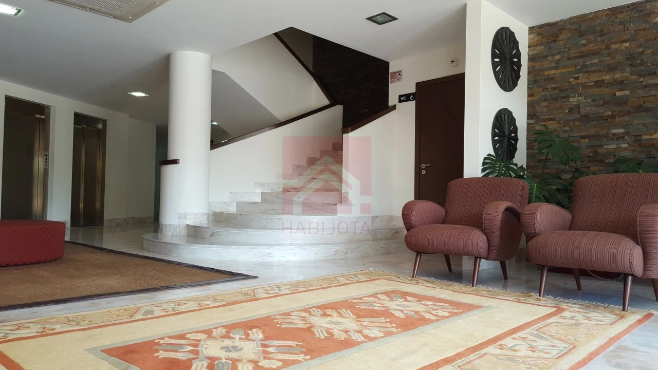 Prédio para Venda em Torre de D. Chama Foto 19