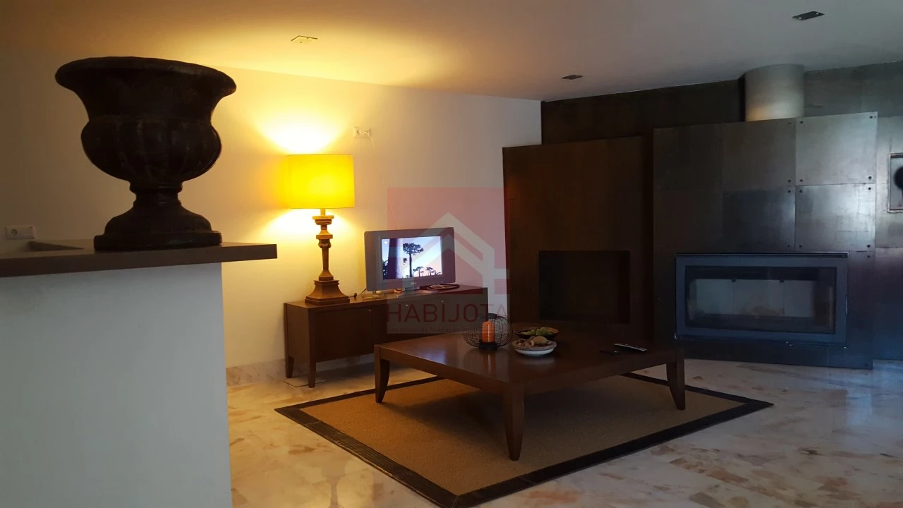 Prédio para Venda em Torre de D. Chama Foto 23