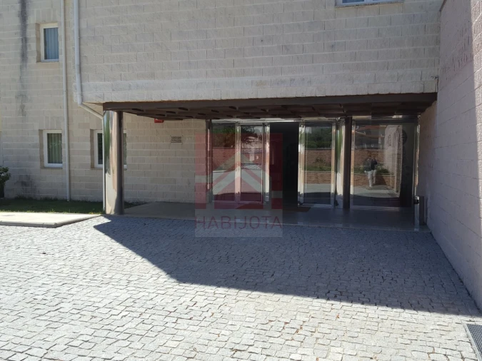 Prédio para Venda em Torre de D. Chama Foto 2