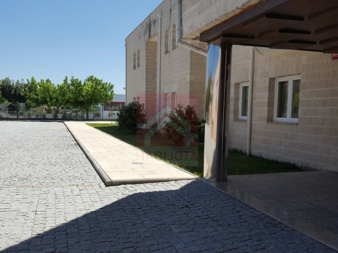 Prédio para Venda em Torre de D. Chama Foto 8