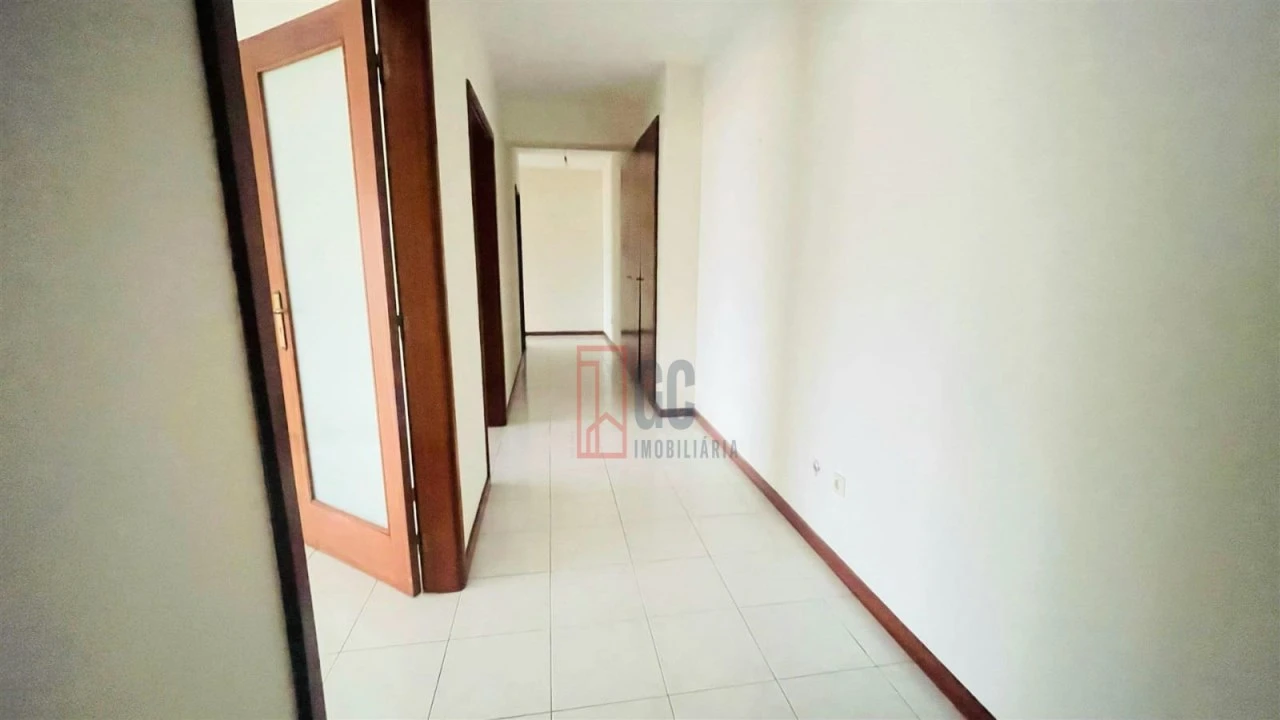 Apartamento T2 para Venda em Santa Maria de Lamas Foto 12