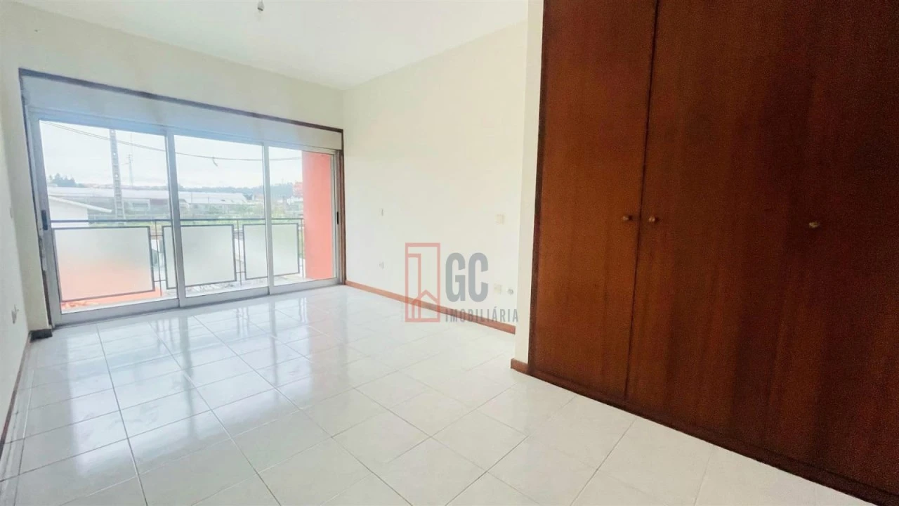 Apartamento T2 para Venda em Santa Maria de Lamas Foto 15