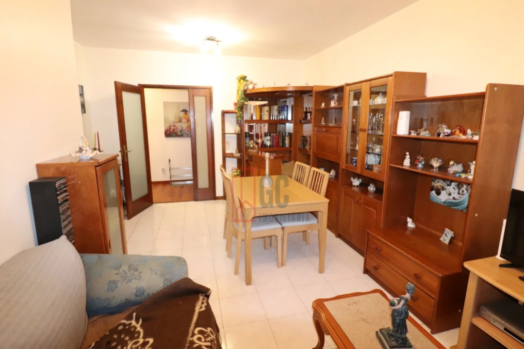 Apartamento T2 para Venda em Santa Maria de Lamas Foto 1