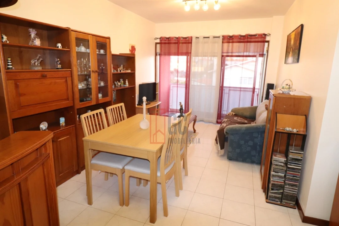 Apartamento T2 para Venda em Santa Maria de Lamas Foto 3