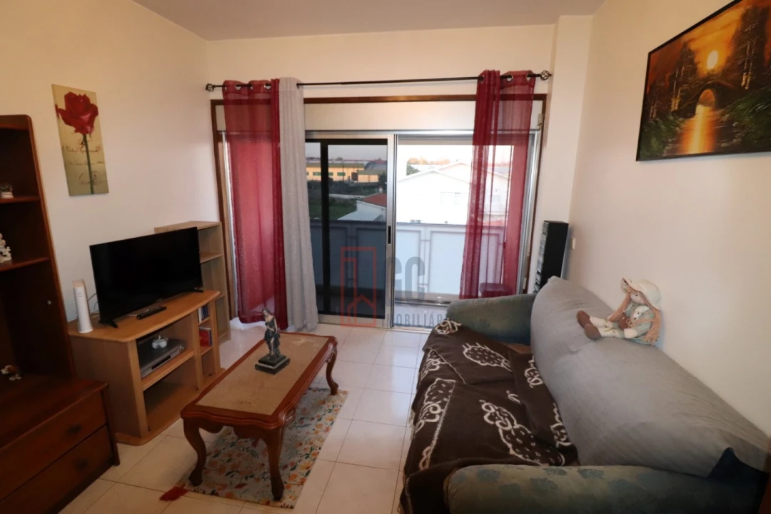 Apartamento T2 para Venda em Santa Maria de Lamas Foto 5