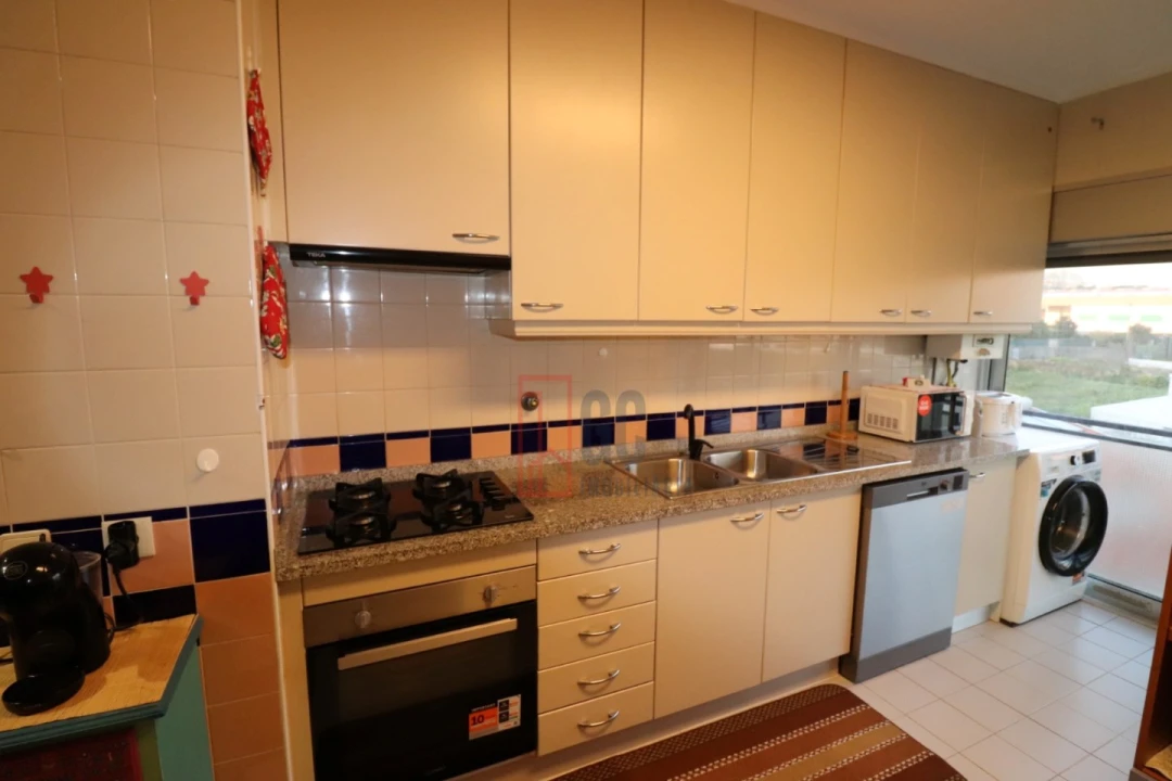 Apartamento T2 para Venda em Santa Maria de Lamas Foto 7