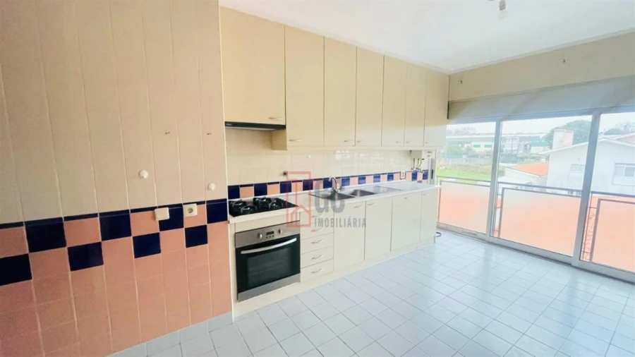 Apartamento T2 para Venda em Santa Maria de Lamas Foto 4