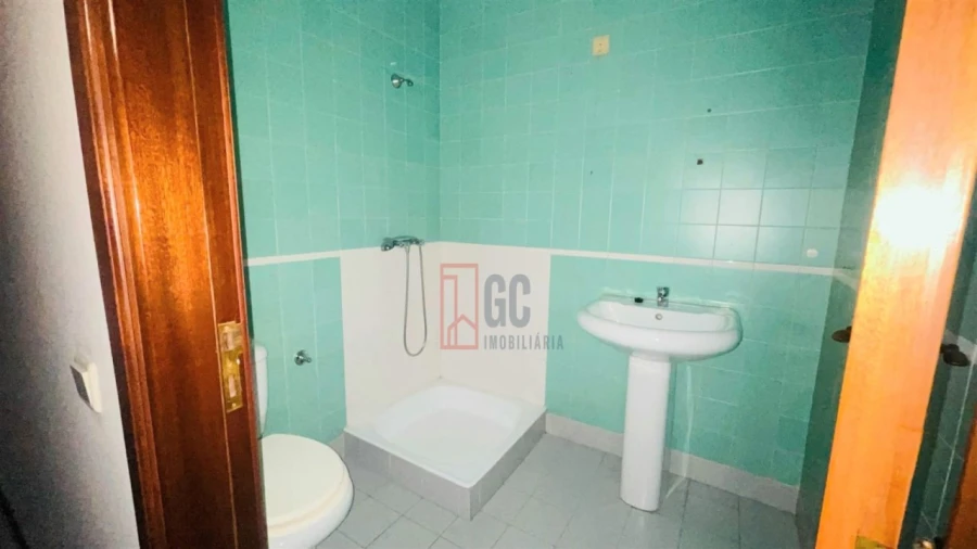 Apartamento T2 para Venda em Santa Maria de Lamas Foto 17