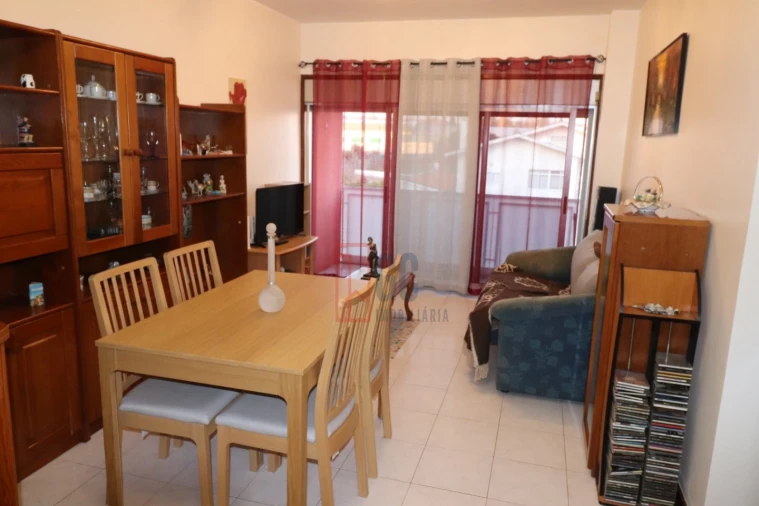 Apartamento T2 para Venda em Santa Maria de Lamas Foto 2