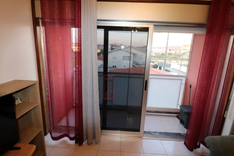 Apartamento T2 para Venda em Santa Maria de Lamas Foto 4