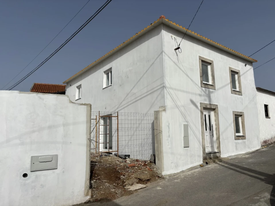 Moradia T3 para Venda em Miragaia e Marteleira Foto 1