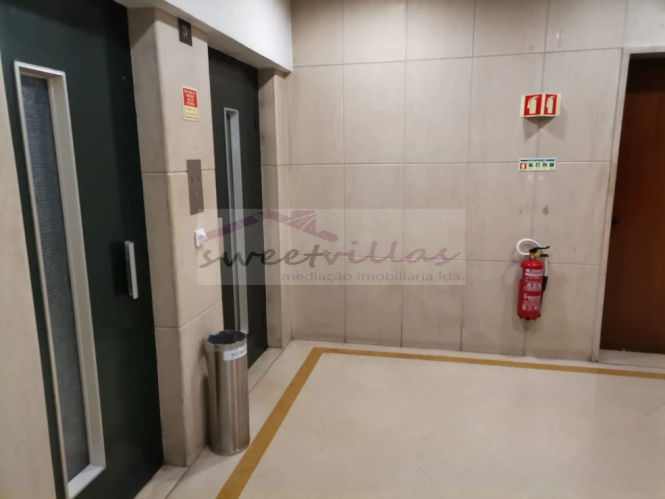 Escritório para Venda em Santo António Foto 13