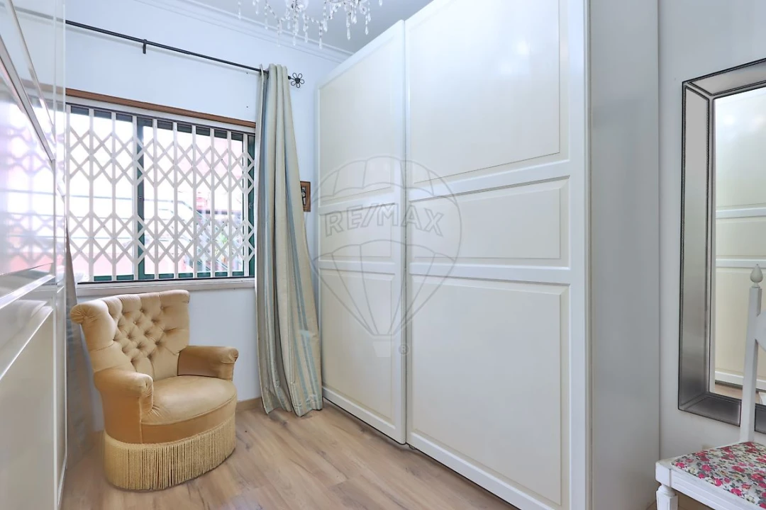 Apartamento T3 para Venda em Carcavelos e Parede Foto 11