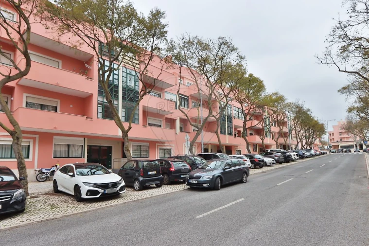 Apartamento T3 para Venda em Carcavelos e Parede Foto 23