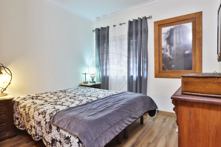 Apartamento T3 para Venda em Carcavelos e Parede Foto 9