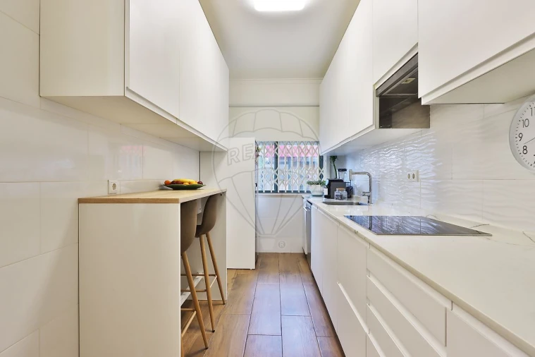 Apartamento T3 para Venda em Carcavelos e Parede Foto 7