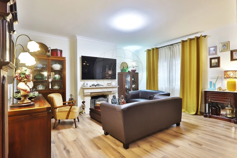 Apartamento T3 para Venda em Carcavelos e Parede