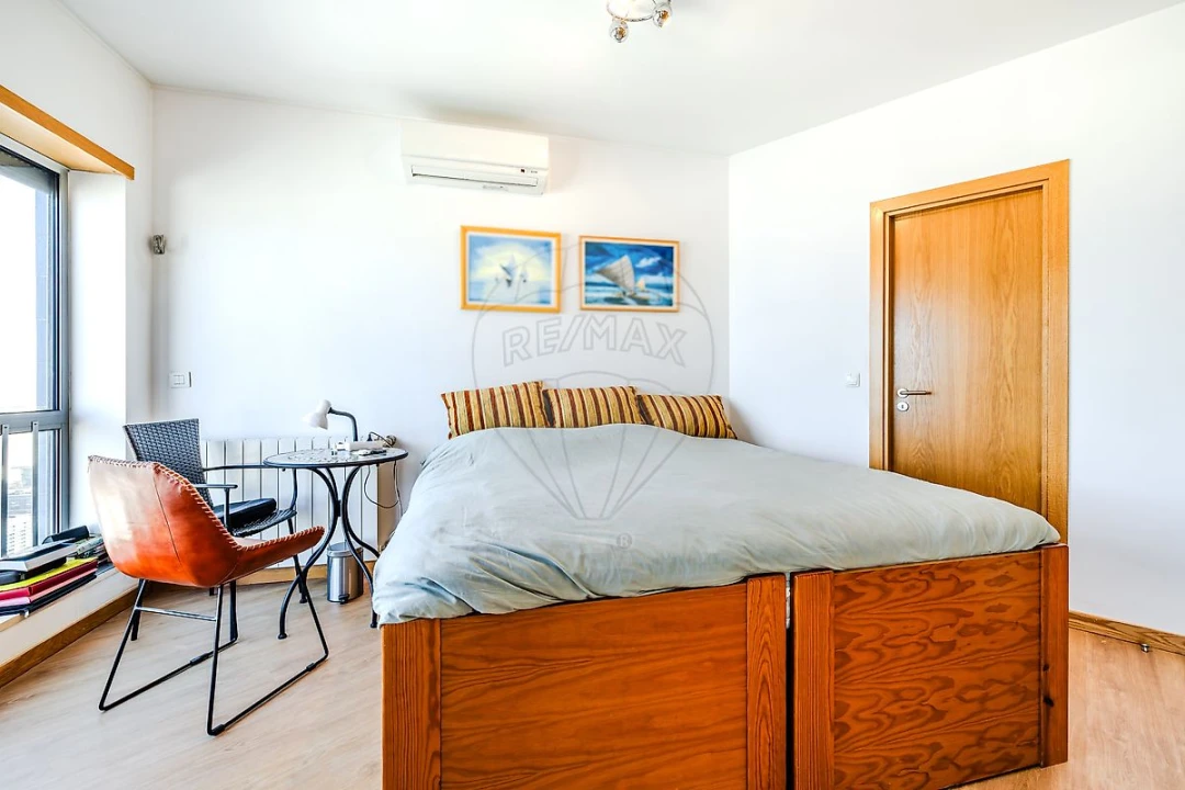 Apartamento T4 para Venda em Parque das Nações Foto 15