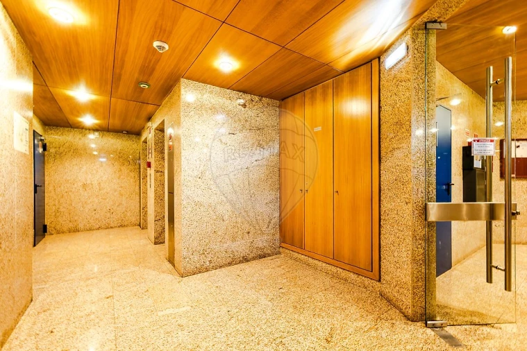 Apartamento T4 para Venda em Parque das Nações Foto 35