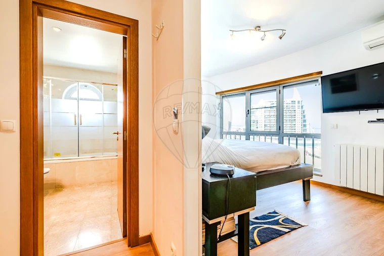 Apartamento T4 para Venda em Parque das Nações Foto 23