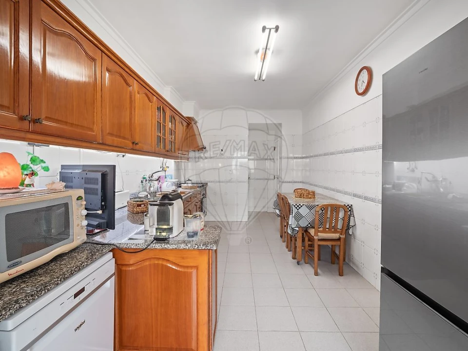Apartamento T2 para Venda em Queluz e Belas Foto 5