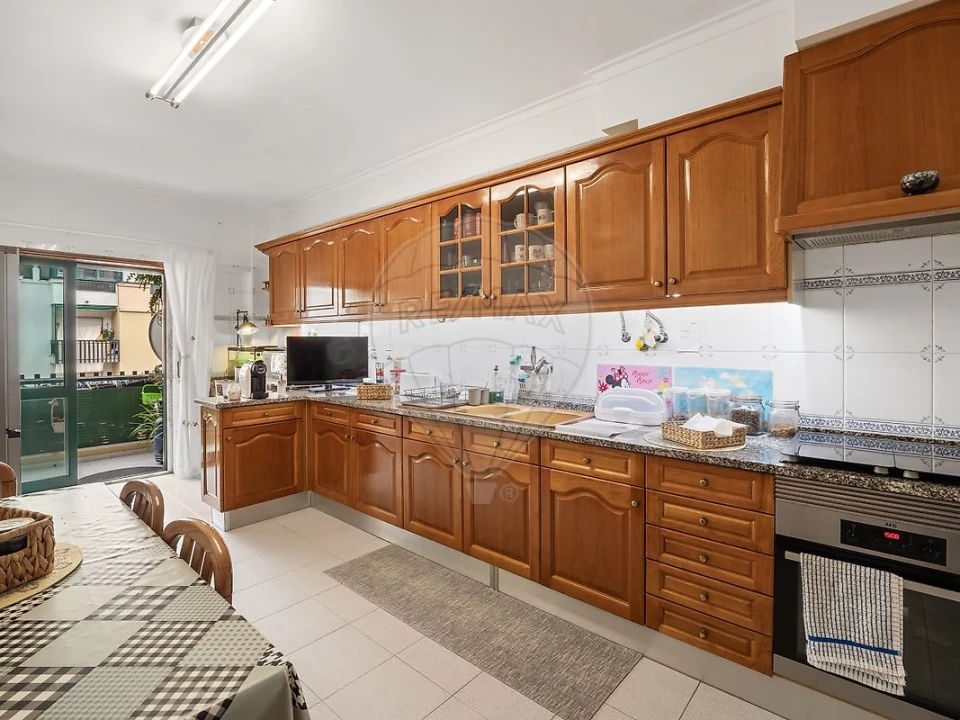 Apartamento T2 para Venda em Queluz e Belas Foto 4