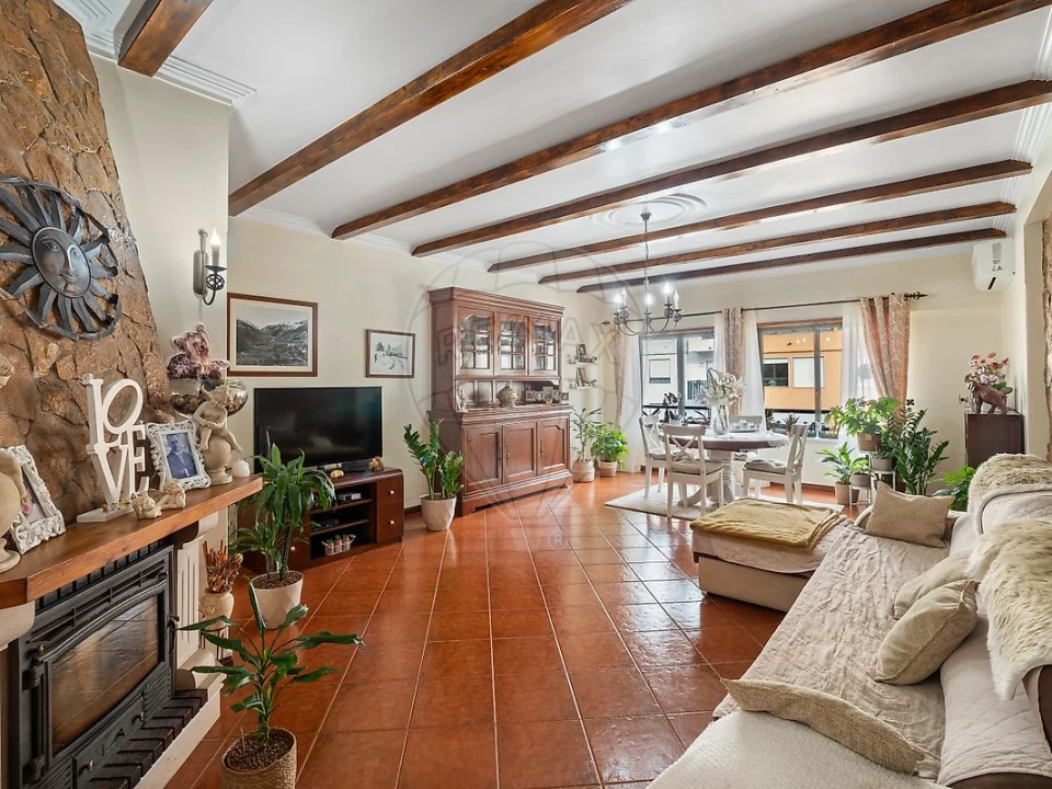 Apartamento T2 para Venda em Queluz e Belas Foto 1