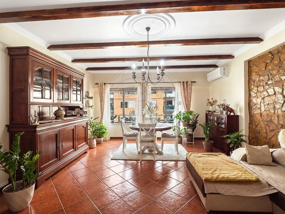 Apartamento T2 para Venda em Queluz e Belas Foto 2