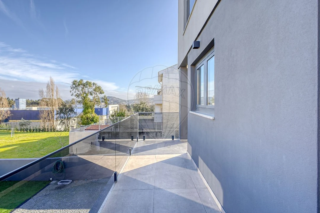 Moradia T3 para Venda em Valongo Foto 8