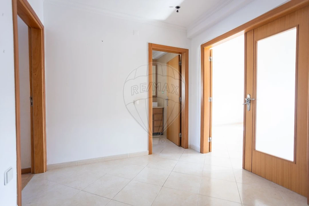 Apartamento T2 para Venda em Samora Correia Foto 2