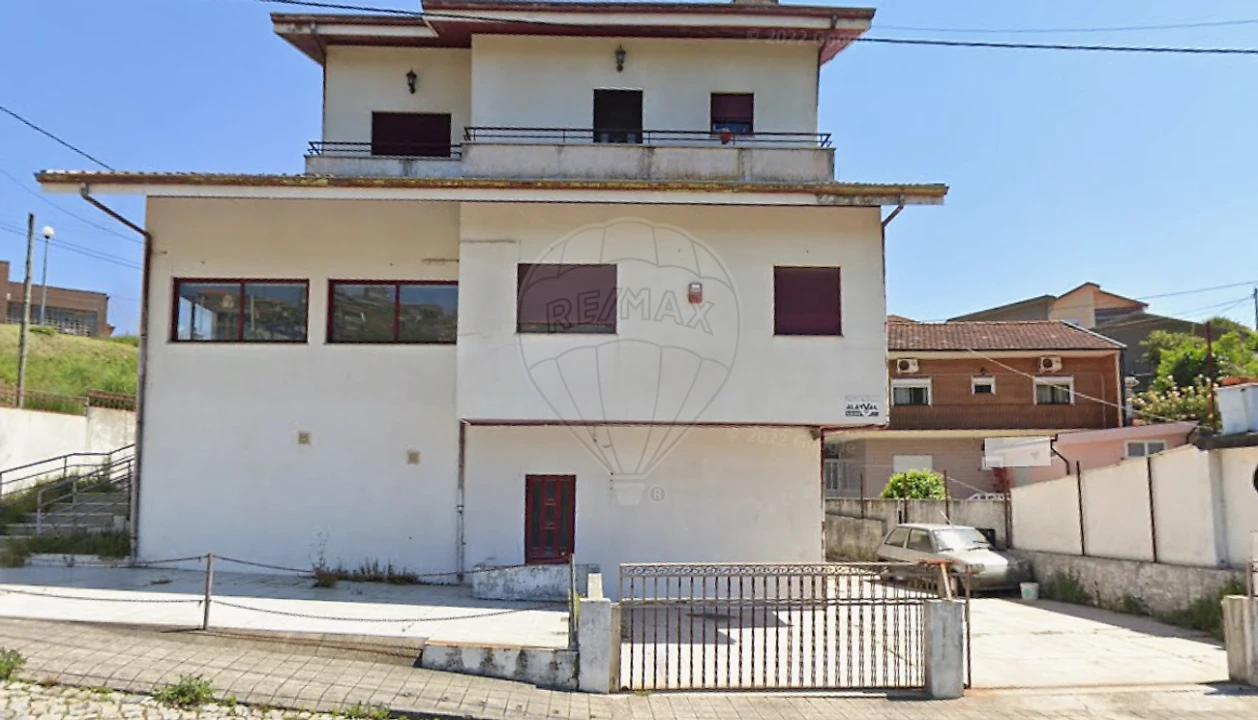 Negócio para Venda em Fânzeres e São Pedro da Cova Foto 3