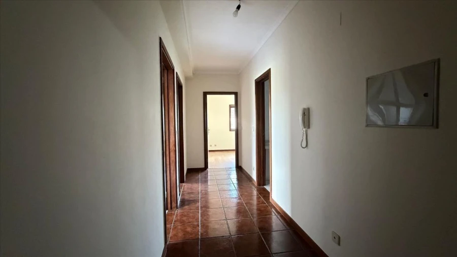 Apartamento T1 para Venda em Paço de Sousa Foto 3