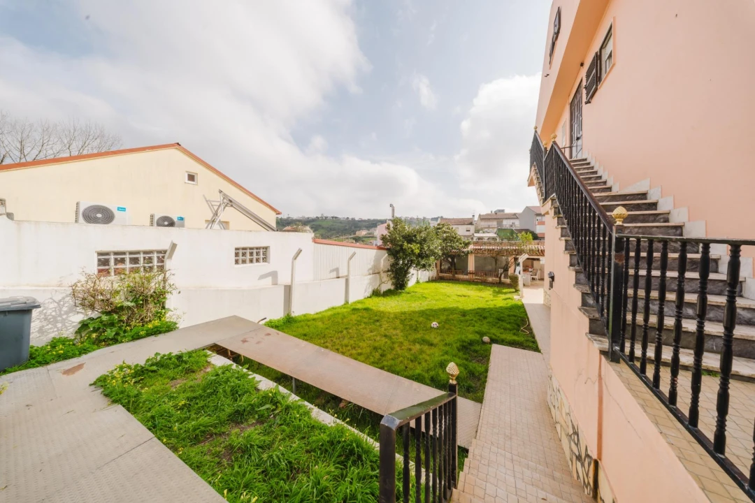 Moradia T8 para Venda em Ramada e Caneças Foto 28