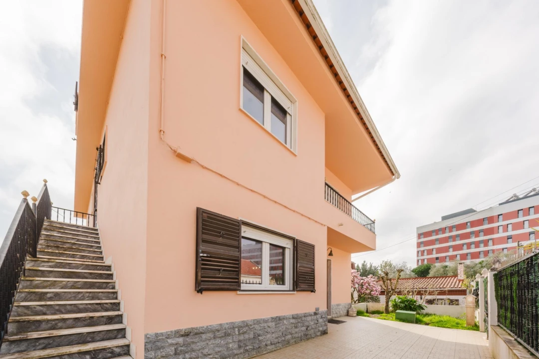 Moradia T8 para Venda em Ramada e Caneças Foto 30