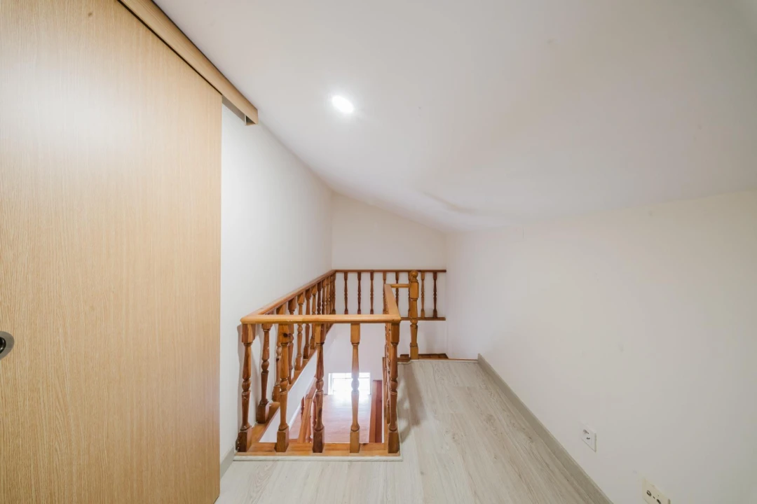 Moradia T8 para Venda em Ramada e Caneças Foto 10