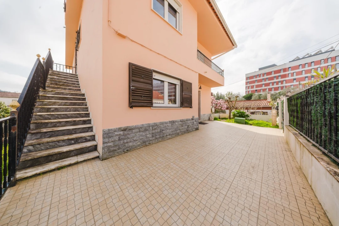 Moradia T8 para Venda em Ramada e Caneças Foto 29