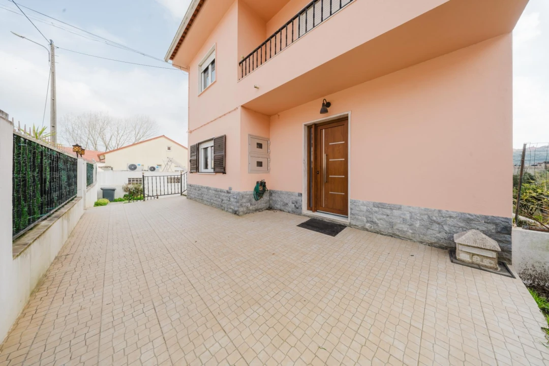 Moradia T8 para Venda em Ramada e Caneças Foto 32