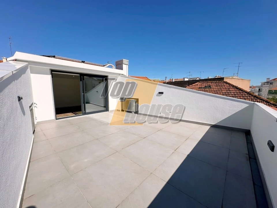 Moradia T5 para Venda em Almada, Cova da Piedade, Pragal e Cacilhas Foto 35