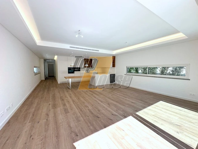 Moradia T5 para Venda em Almada, Cova da Piedade, Pragal e Cacilhas Foto 4