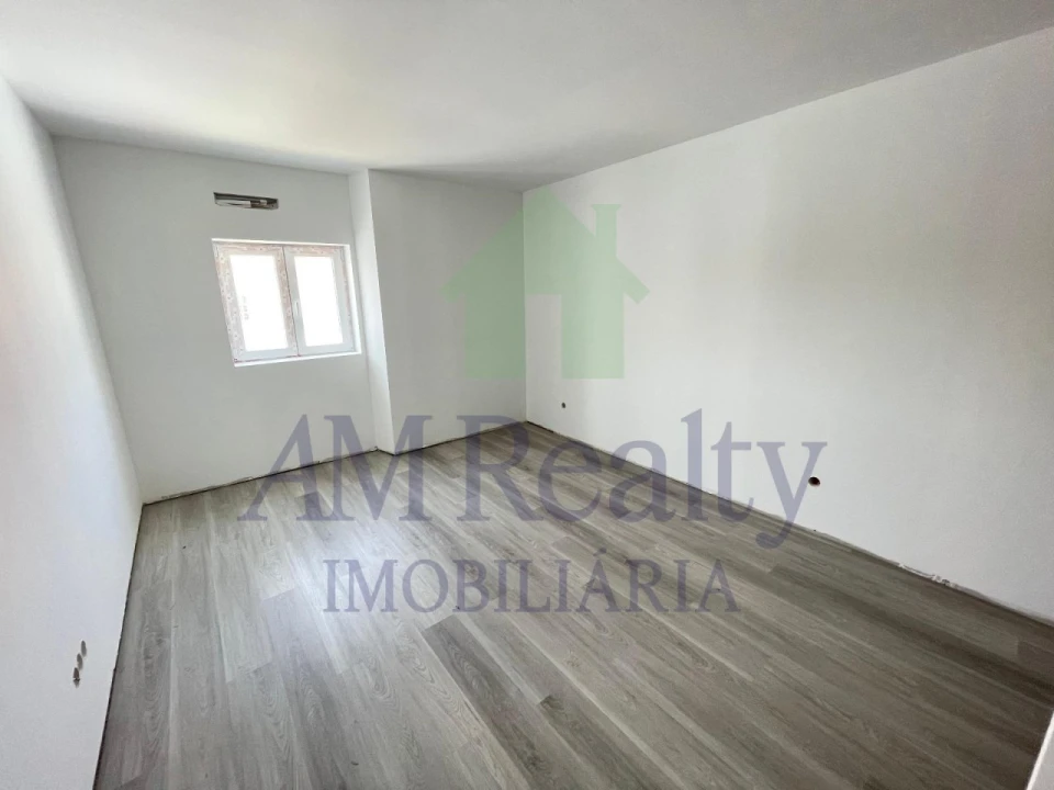 Moradia T3 para Venda em Miragaia e Marteleira Foto 1